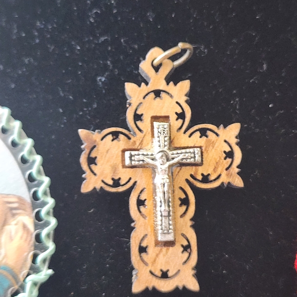 Religious Bundle Lot Rosary Necklace with Cross Pendants Glow In Dark Jewelry - Picture 3 of 9